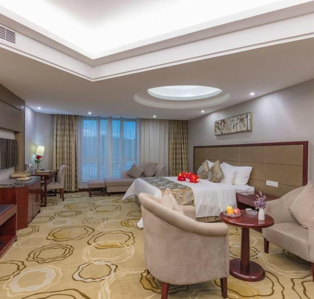 Manhatton Hotel Zhuhai Buitenkant foto
