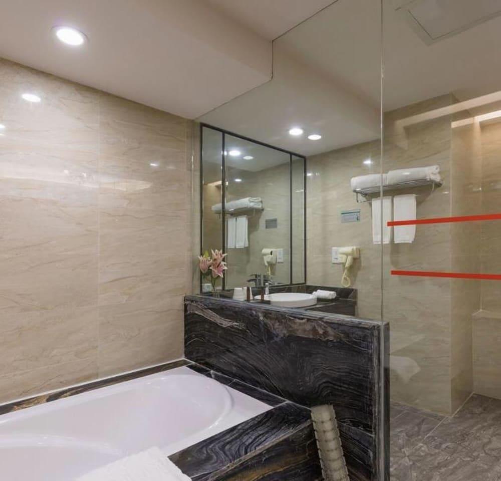 Manhatton Hotel Zhuhai Buitenkant foto