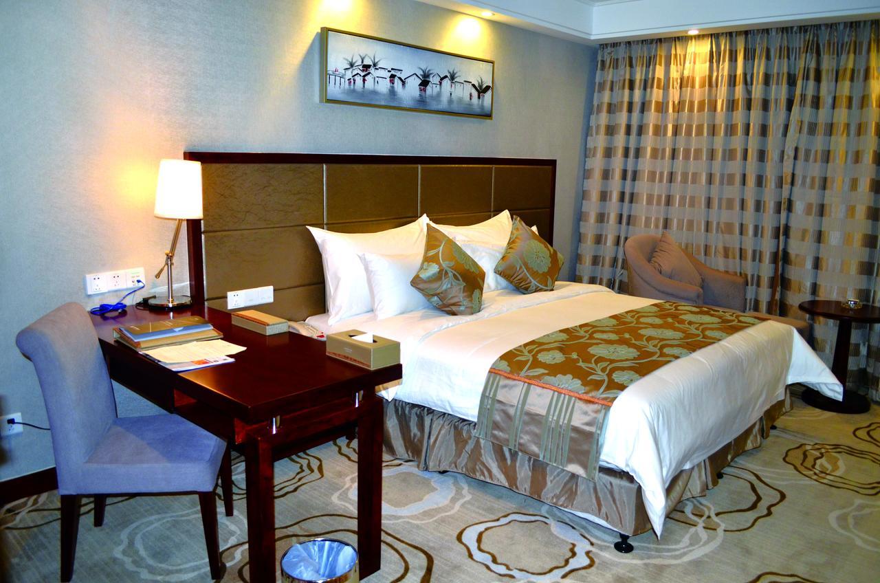 Manhatton Hotel Zhuhai Buitenkant foto