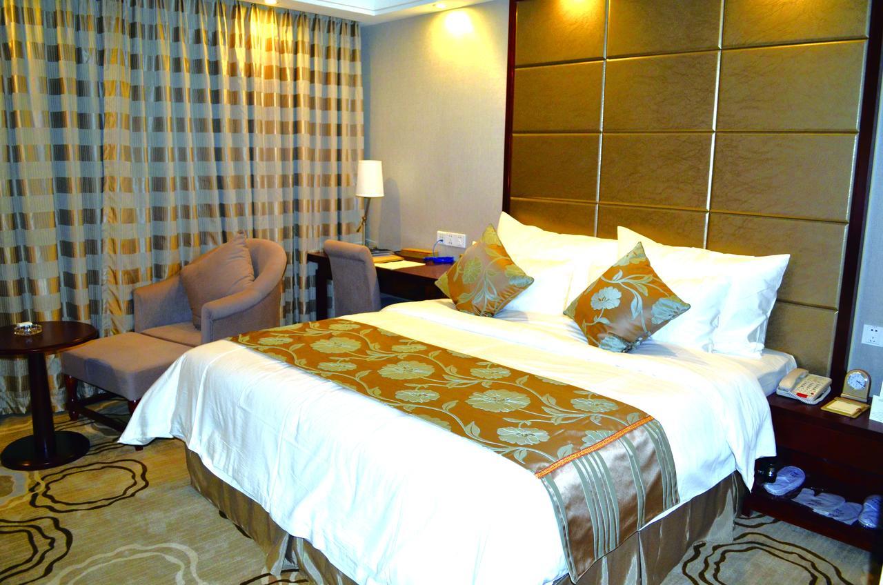 Manhatton Hotel Zhuhai Buitenkant foto
