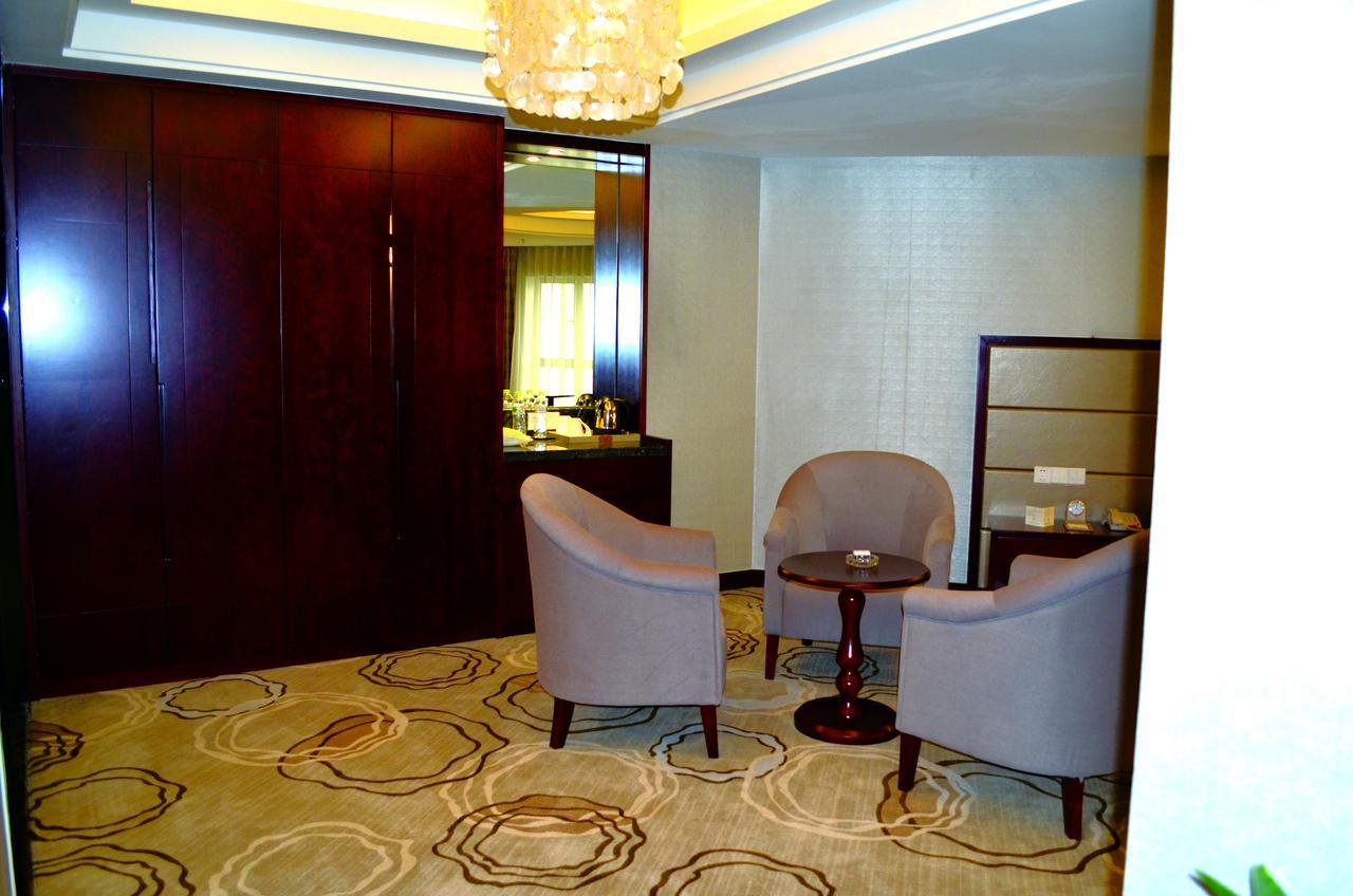 Manhatton Hotel Zhuhai Buitenkant foto