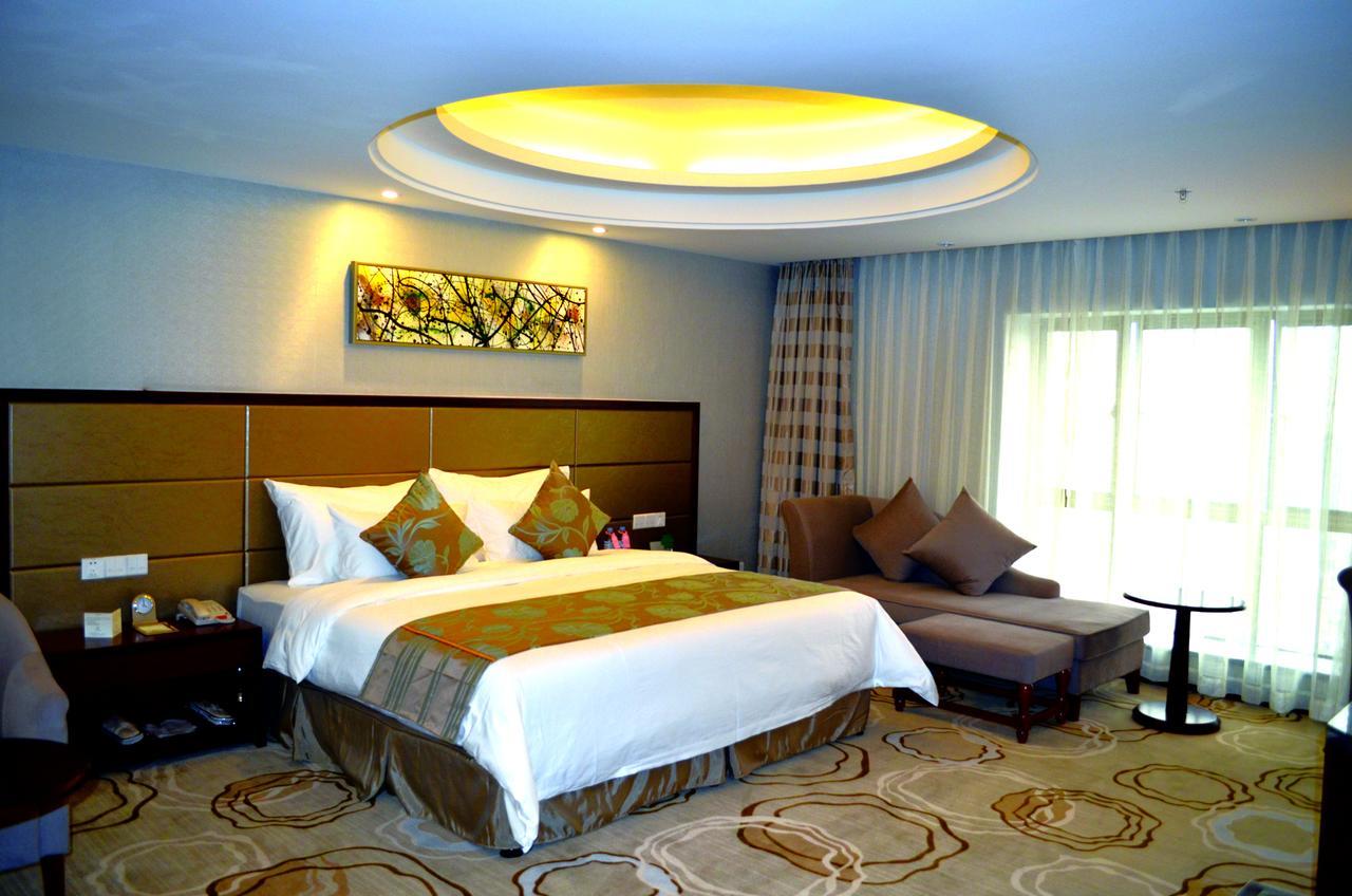 Manhatton Hotel Zhuhai Buitenkant foto