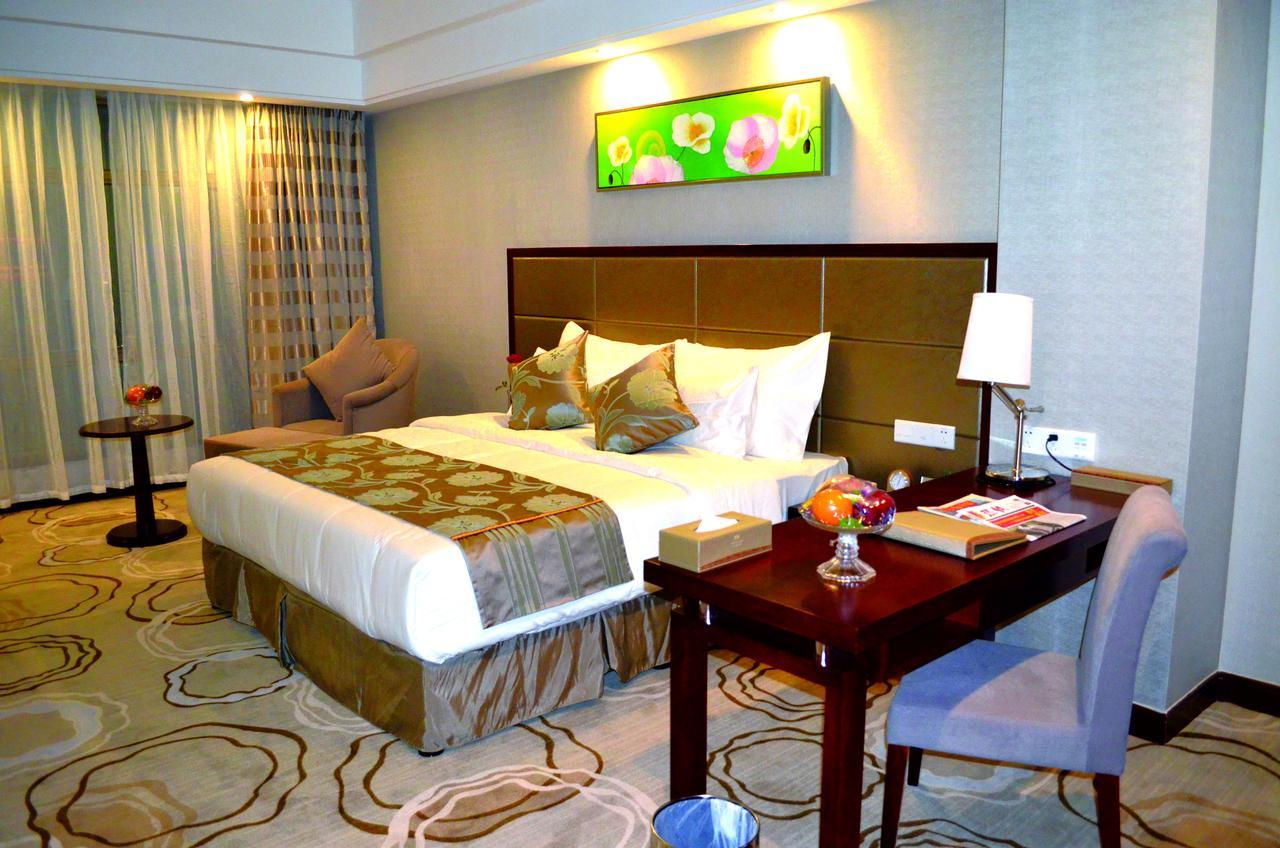 Manhatton Hotel Zhuhai Buitenkant foto