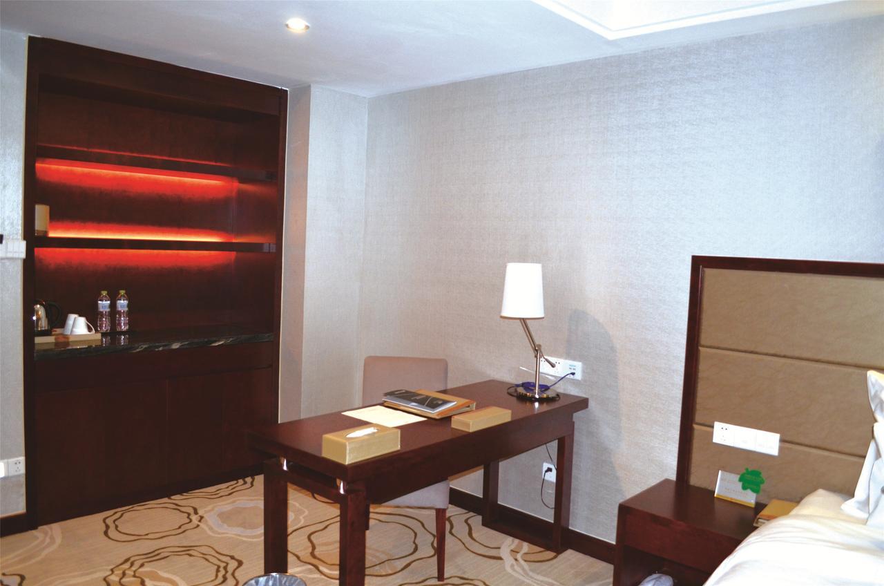 Manhatton Hotel Zhuhai Buitenkant foto