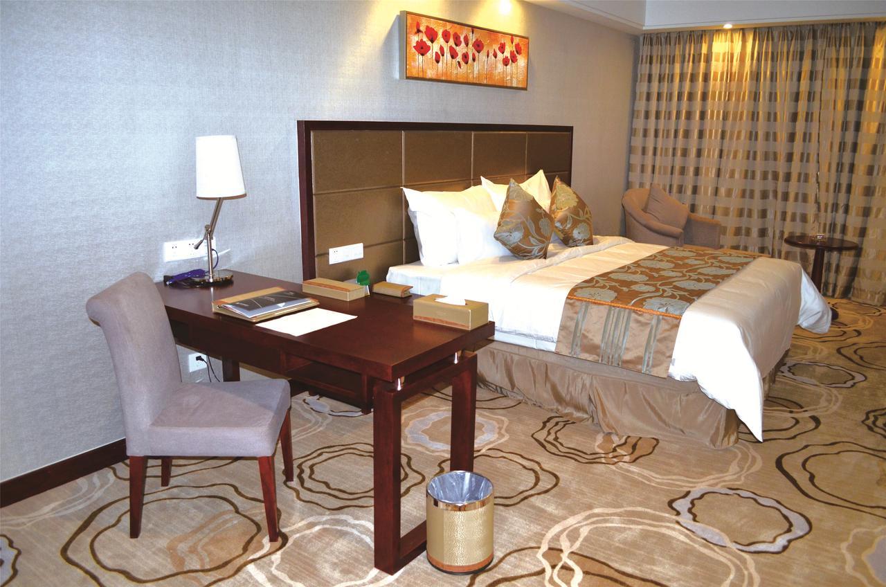 Manhatton Hotel Zhuhai Buitenkant foto