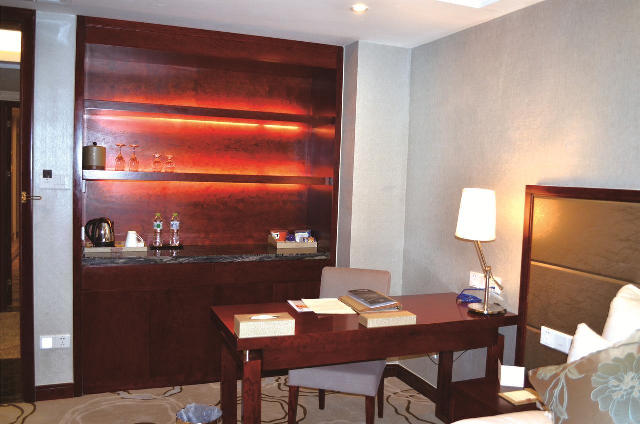 Manhatton Hotel Zhuhai Buitenkant foto