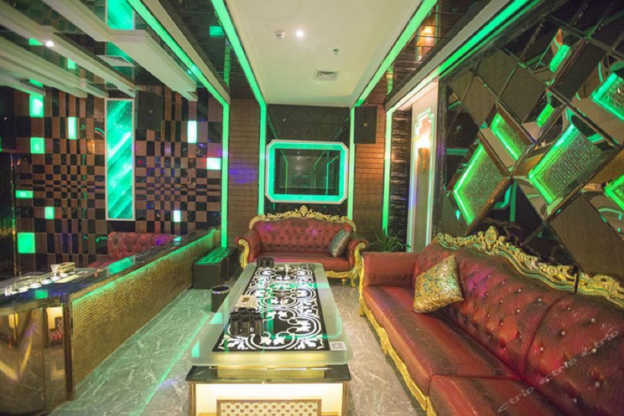 Manhatton Hotel Zhuhai Buitenkant foto