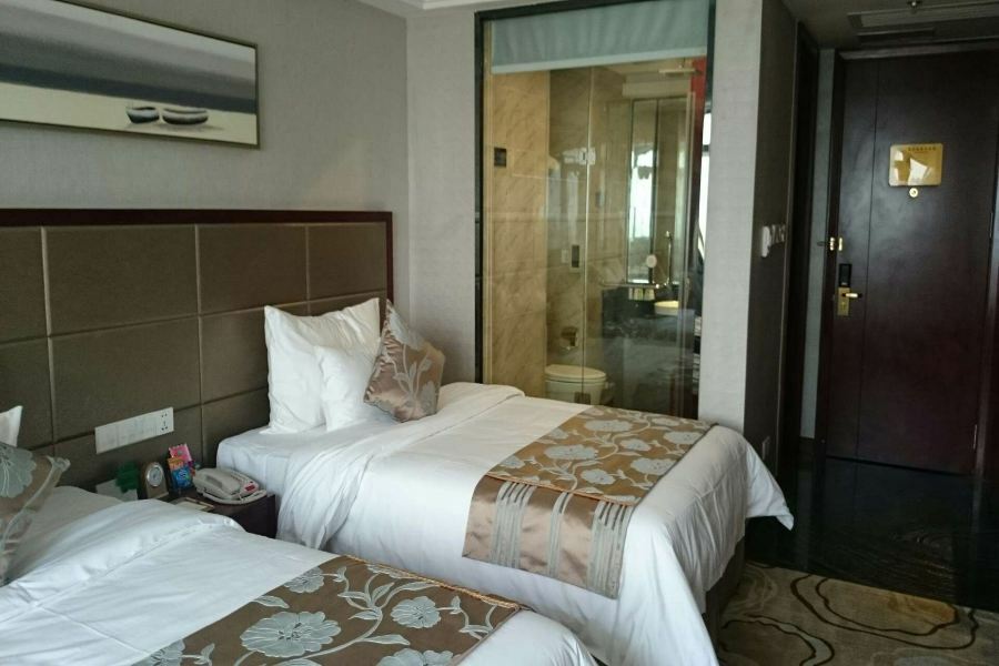 Manhatton Hotel Zhuhai Buitenkant foto